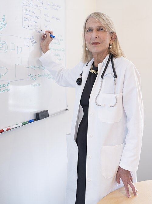 Dra. Sarah Mitchell, médica